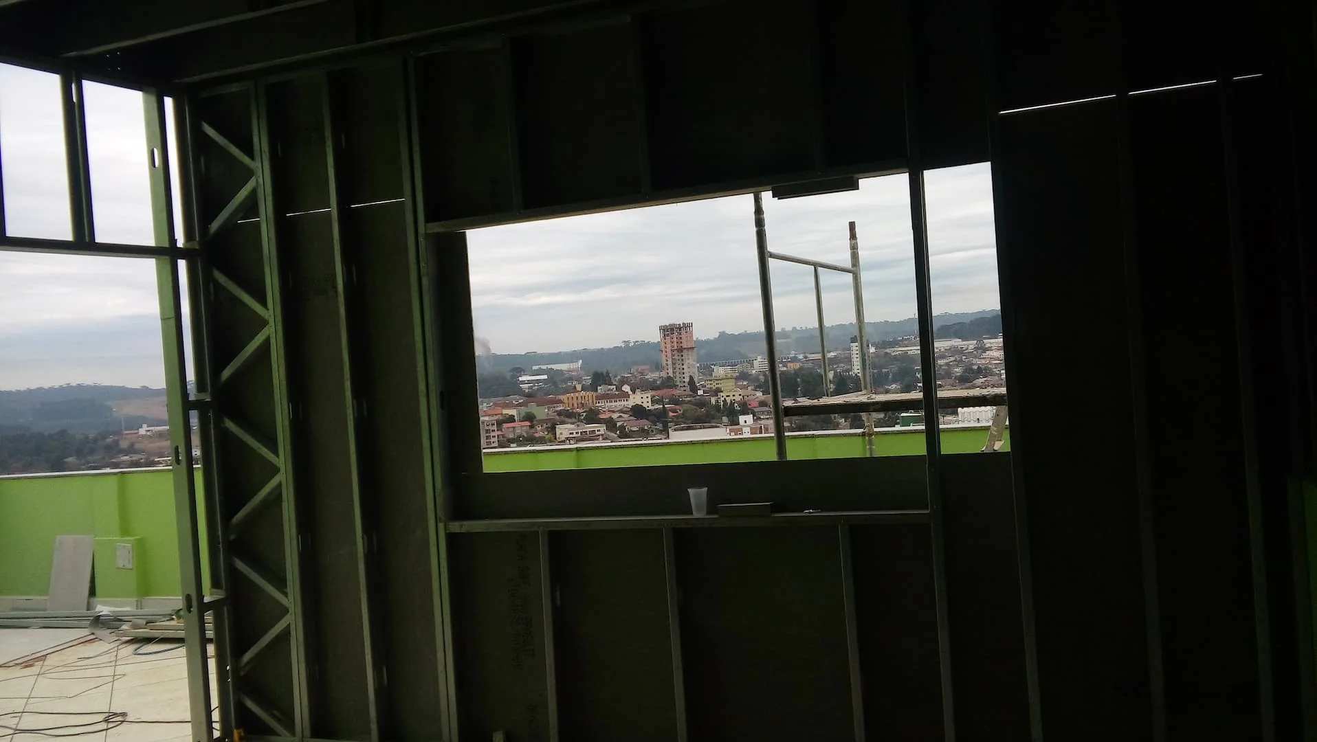 Área de lazer de Steel Frame, obra da Poli Steel em Caçador, SC