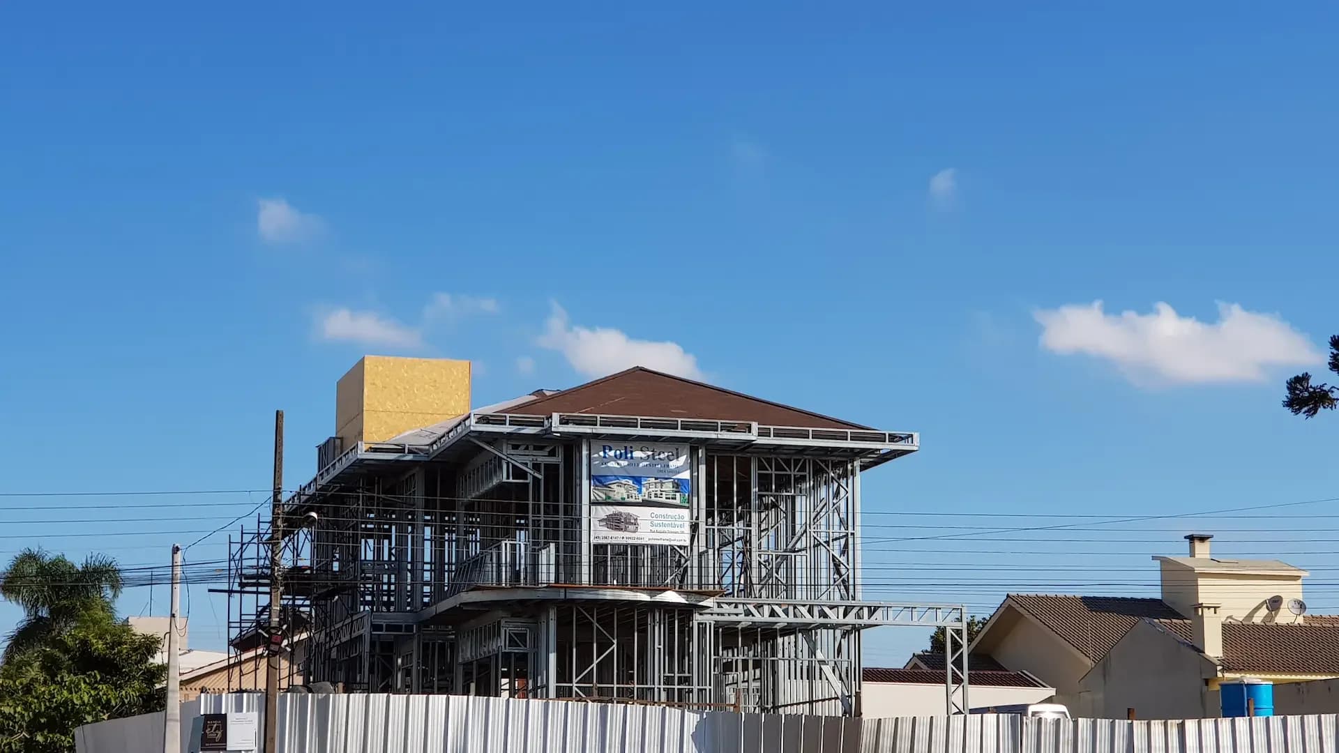 ResidĂȘncia de alto padrĂŁo, obra da Poli Steel em Santa CecĂlia, SC