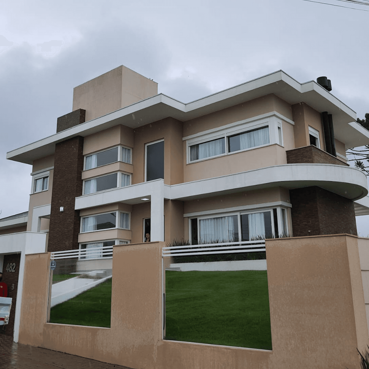 Casa moderna construída em Light Steel Framing pela Poli Steel